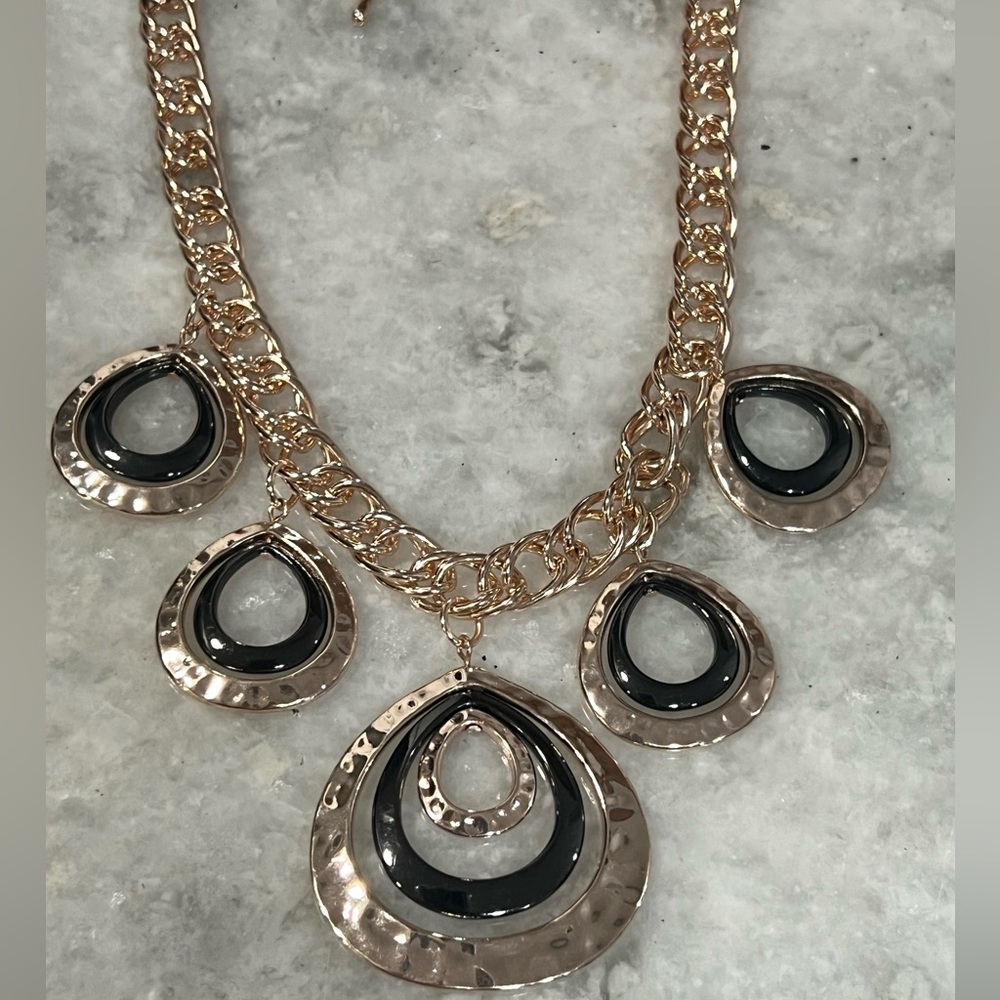 Beautiful Time and Tru chunky necklace gold and black